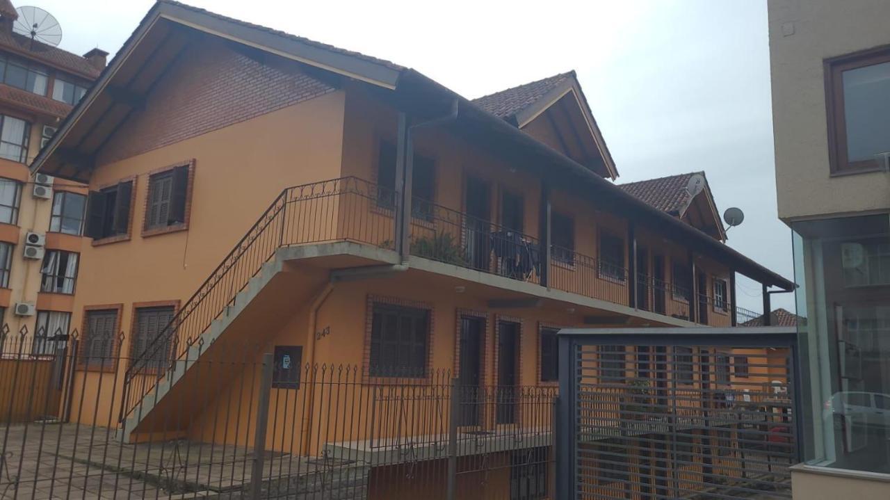 Apartamento Com Otimo Custo - Beneficio No Centro De Canela Ngoại thất bức ảnh
